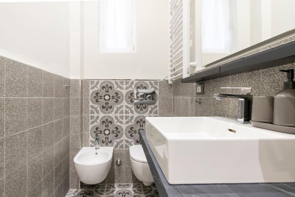 The Italian Design - 10 Minutes To Duomo Apartment Milan Bagian luar foto